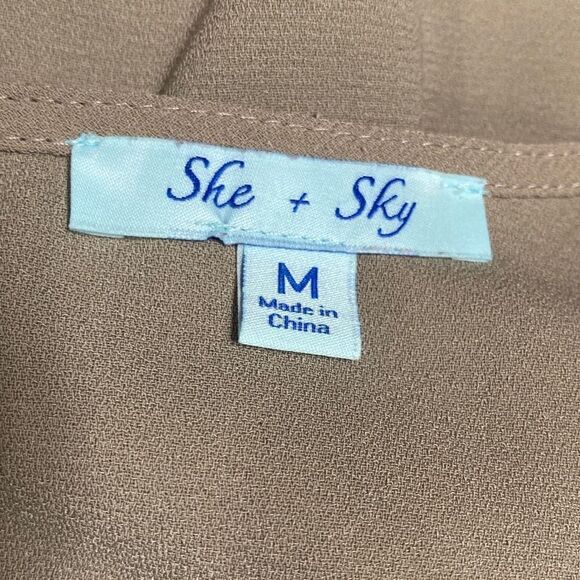 She + Sky Taupe Ruffle Sleeve Top Size Medium - Picture 5 of 8